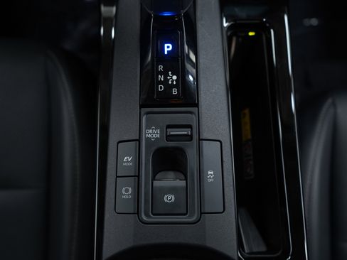 Used 2026 Toyota Prius Limited image 15