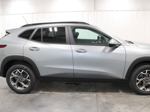 New 2026 Chevrolet Trax LT w/ Driver Confidence Package image 11