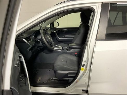 Used 2019 Toyota RAV4 LE w/ Carpet Mat Package image 18