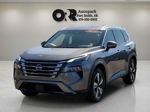 Used 2024 Nissan Rogue SL w/ SL Premium Package FWD image 2