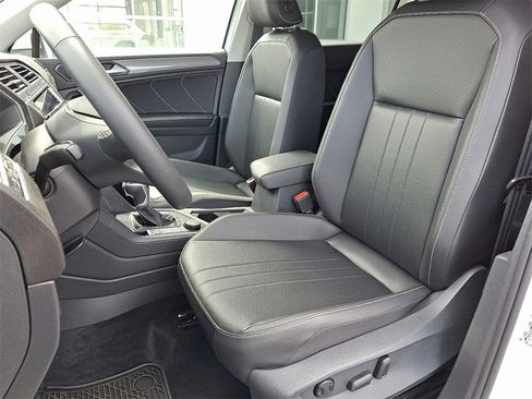 Used 2022 Volkswagen Tiguan SE image 14