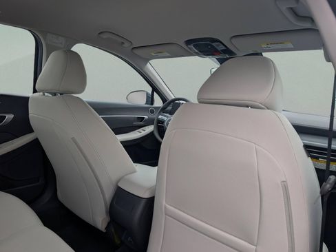 Used 2025 Hyundai Sonata SE FWD image 19