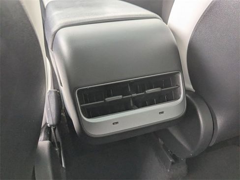 Used 2023 Tesla Model Y Long Range image 21