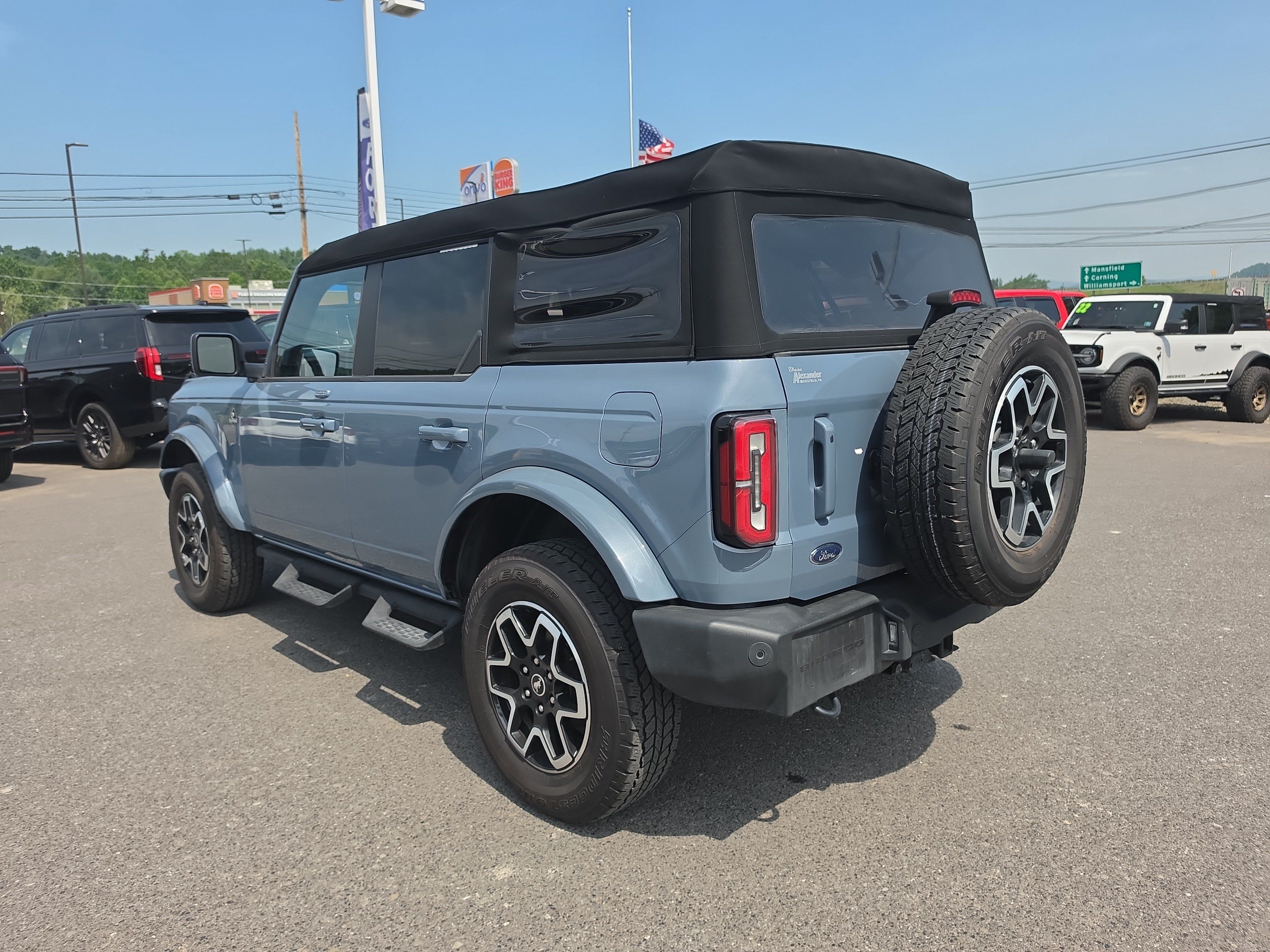 Used 2023 Ford Bronco Outer Banks AWD/4WD image 6