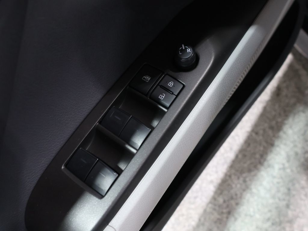 Used 2022 Toyota Camry LE AWD/4WD image 13