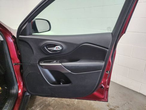 Used 2020 Jeep Cherokee Limited AWD/4WD image 31