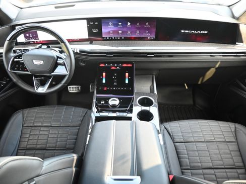 Used 2025 Cadillac Escalade V image 3
