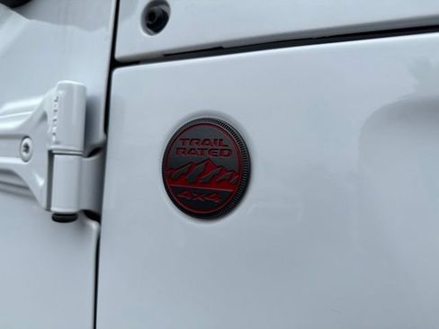 Used 2025 Jeep Wrangler Unlimited Rubicon AWD/4WD image 11