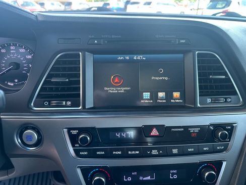 Used 2017 Hyundai Sonata Limited w/ Ultimate Package 04 FWD image 19