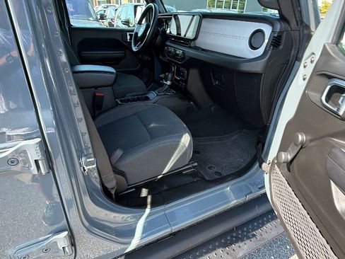 Used 2024 Jeep Wrangler Unlimited Sport AWD/4WD image 18