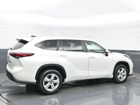 Used 2023 Toyota Highlander L FWD image 6
