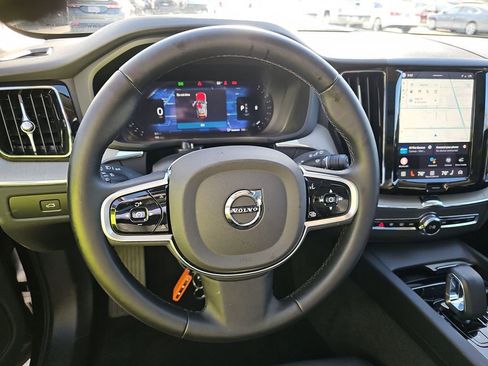 Used 2025 Volvo XC60 B5 Plus AWD/4WD image 7