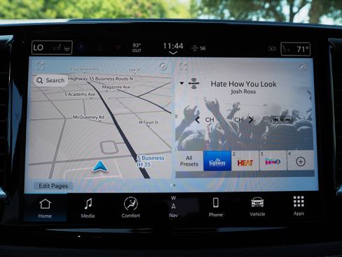 New 2025 Chrysler Pacifica Select w/ Uconnect Theater Family Group image 20