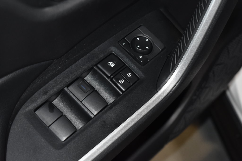 Used 2020 Toyota RAV4 XLE FWD image 5