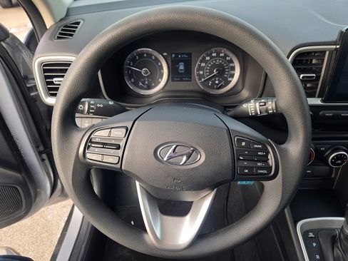 Certified 2022 Hyundai Venue SE image 32