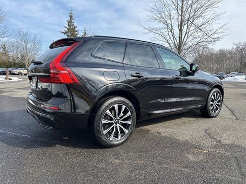 Certified 2025 Volvo XC60 B5 Core image 9