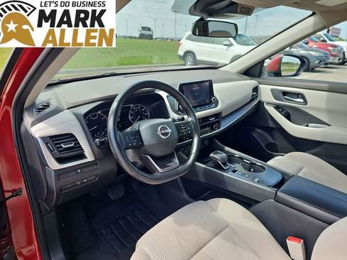 Used 2025 Nissan Rogue SV FWD image 10