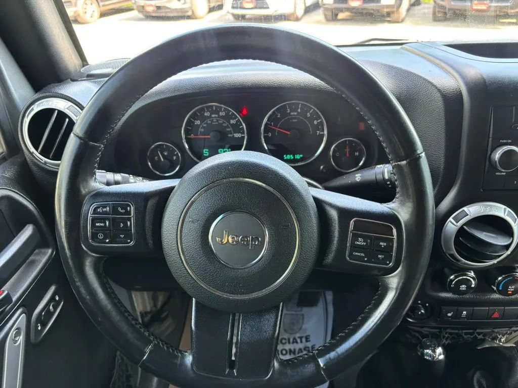 Used 2015 Jeep Wrangler Unlimited Sahara w/ Connectivity Group AWD/4WD image 17