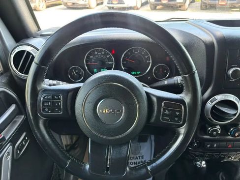 Used 2015 Jeep Wrangler Unlimited Sahara w/ Connectivity Group AWD/4WD image 17