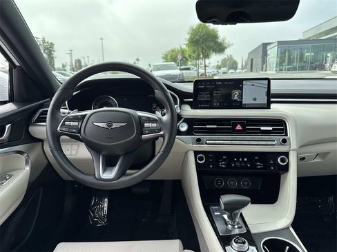 Used 2025 Genesis G70 2.5T image 13