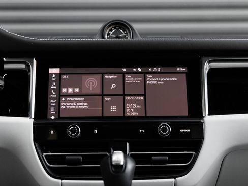 Certified 2022 Porsche Macan S AWD/4WD image 21