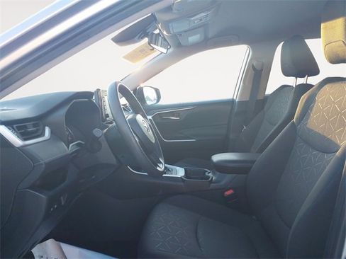 Used 2021 Toyota RAV4 XLE image 9