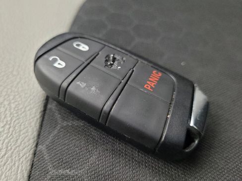 Used 2018 Jeep Compass Latitude image 32
