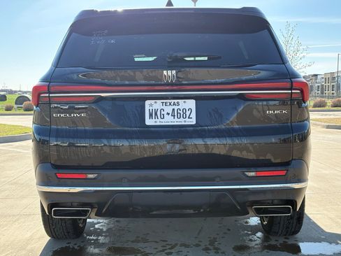 Used 2025 Buick Enclave Preferred image 6