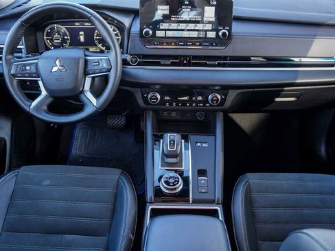 Used 2024 Mitsubishi Outlander SE image 10