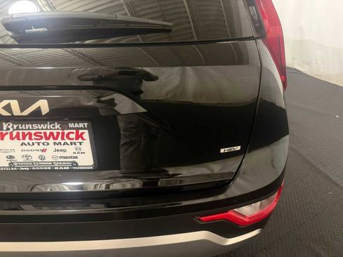 Used 2025 Kia Niro LX image 16