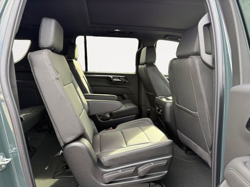 New 2026 Chevrolet Suburban Z71 image 18