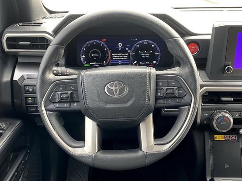 Certified 2025 Toyota 4Runner TRD Off-Road image 13