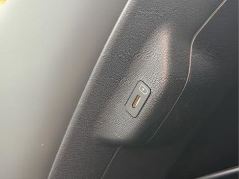 Used 2025 Kia EV6 Light w/ Light LR Technology Package image 4