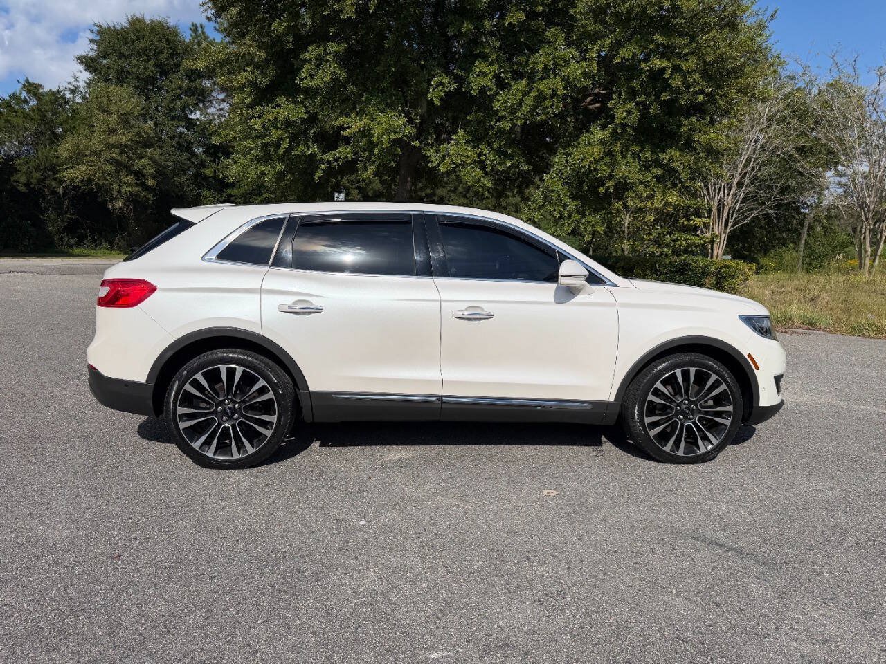Used 2016 Lincoln MKX Reserve w/ Technology Package FWD image 7