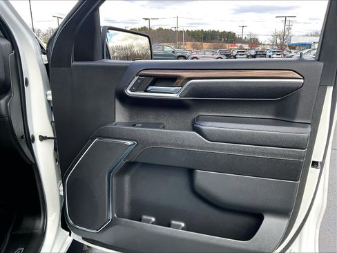 Used 2023 Chevrolet Silverado 1500 LT image 12