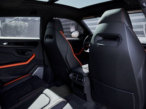 Used 2025 Lamborghini Urus SE image 42