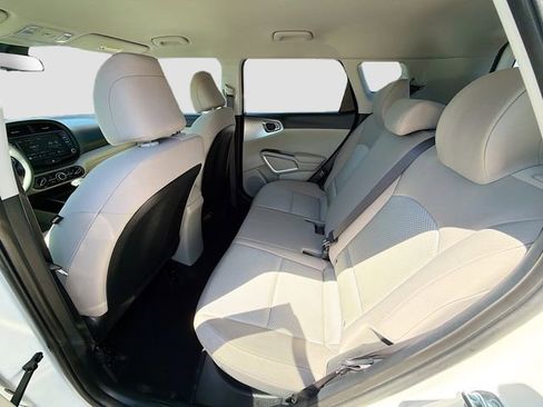 Used 2025 Kia Soul S FWD image 22