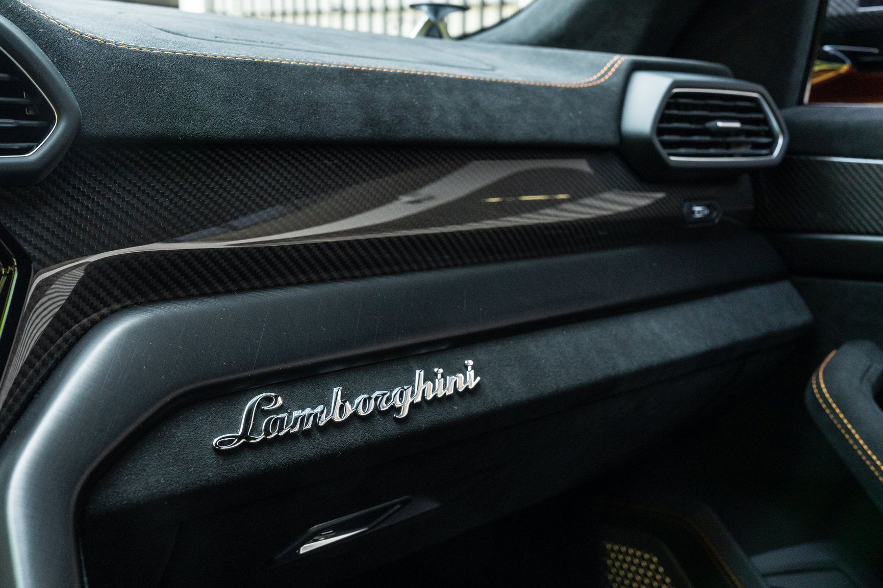 Used 2024 Lamborghini Urus Performante AWD/4WD image 30