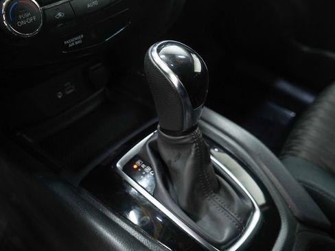 Used 2018 Nissan Rogue SV w/ Premium Package image 28