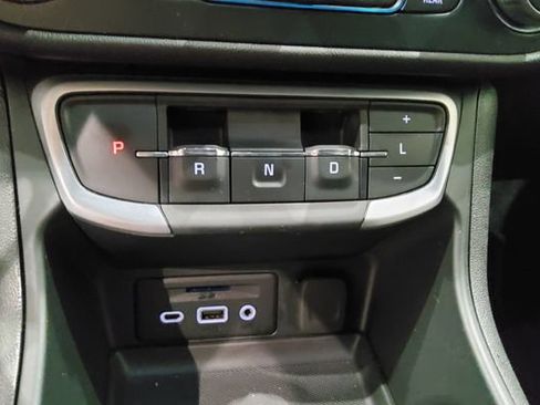 Used 2024 GMC Terrain SLT FWD image 29