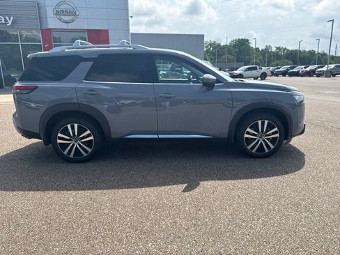 Used 2025 Nissan Pathfinder Platinum w/ Cargo Package AWD/4WD image 8