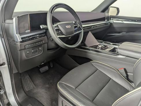 Used 2025 Cadillac Escalade Sport image 11