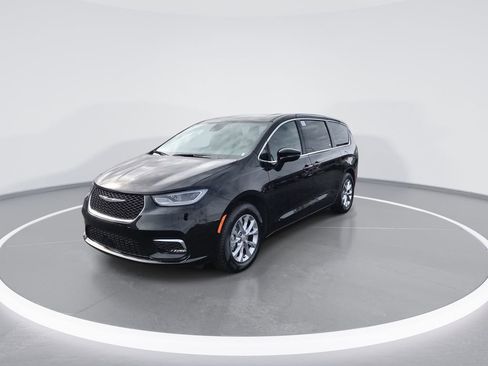 New 2026 Chrysler Pacifica Limited w/ Uconnect Theater Family Group image 4