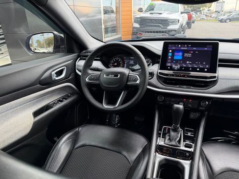 Used 2023 Jeep Compass Latitude image 31