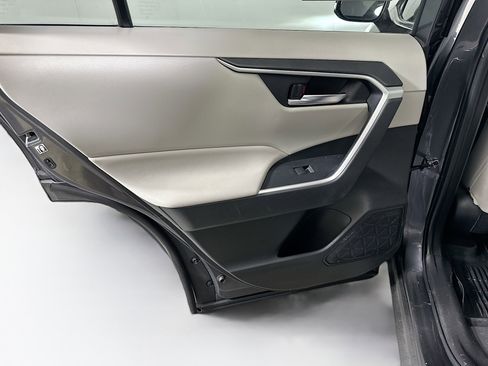 Used 2020 Toyota RAV4 XLE w/ Convenience Package image 27