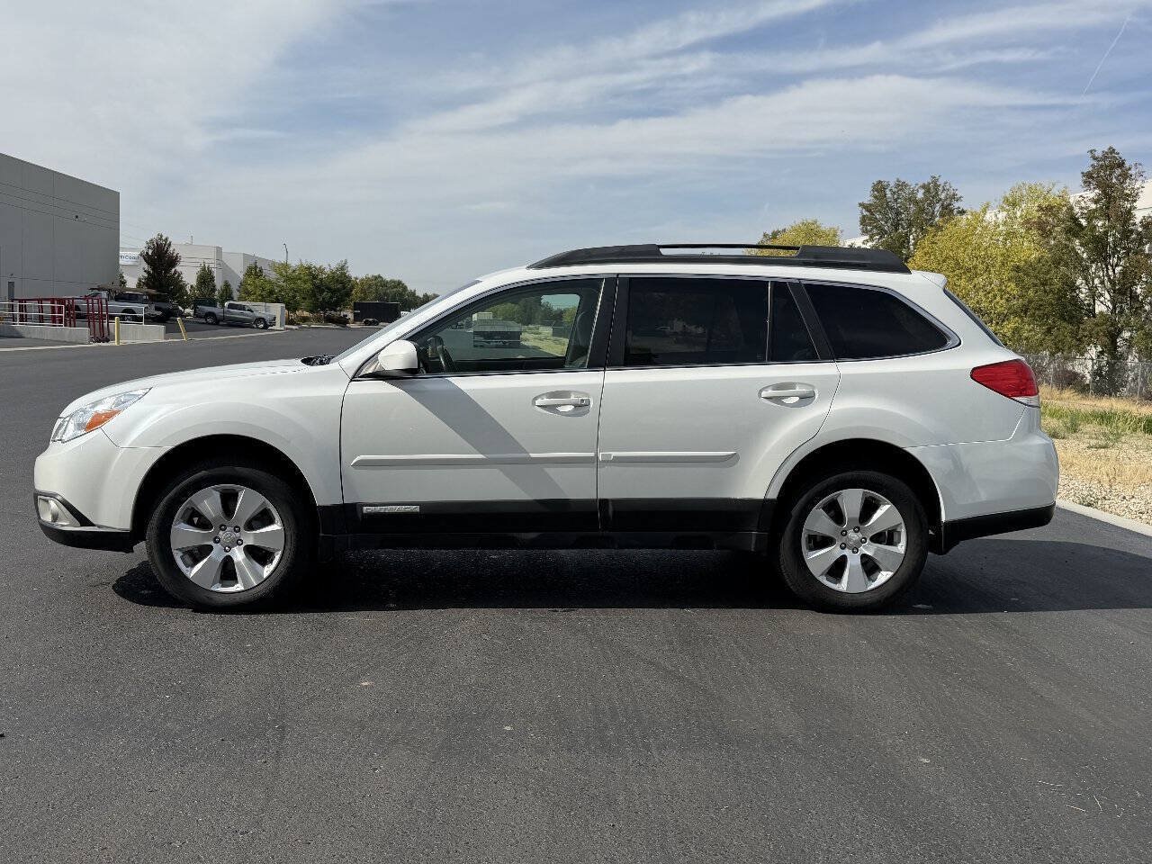 Used 2010 Subaru Outback 3.6R Limited AWD/4WD image 7