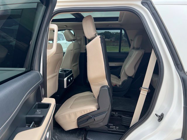 Used 2023 Ford Expedition Limited AWD/4WD image 14