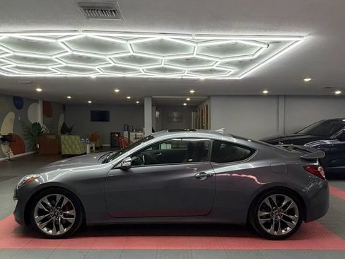Used 2015 Hyundai Genesis 3.8 RWD image 3