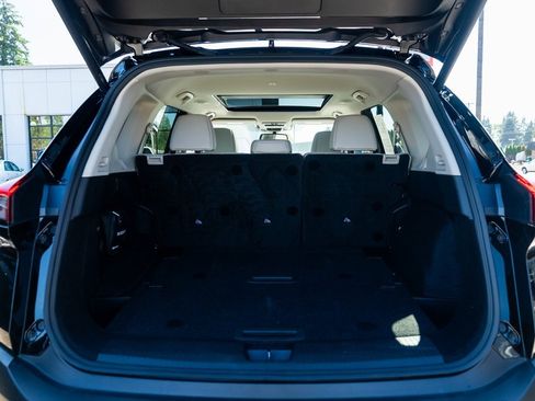 Used 2023 Nissan Rogue SL w/ SL Premium Package image 7