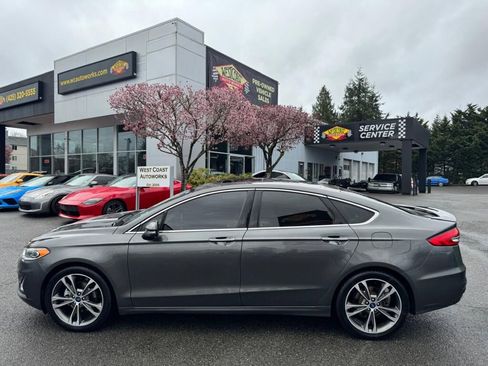 Used 2020 Ford Fusion Titanium image 2